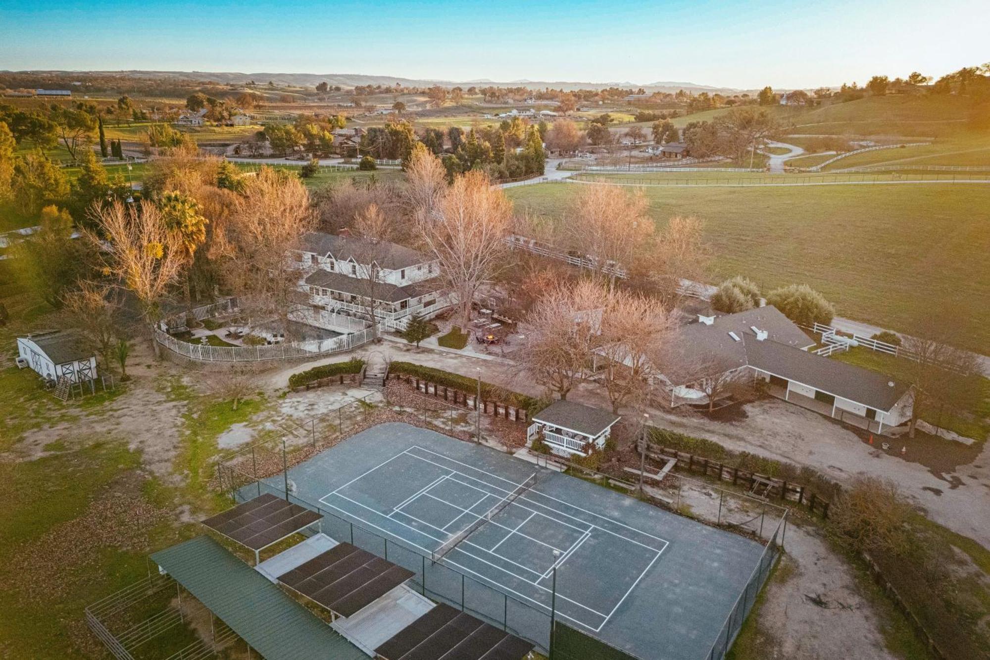 Victorian Manor In Paso Robles Wine Country Pool Hot Tub Firepit Tennis Court Sleeps 28 Dış mekan fotoğraf